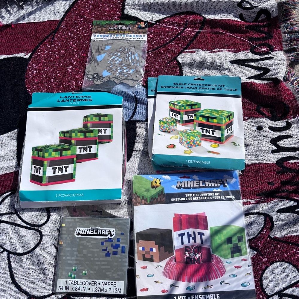MINECRAFT BIRTHDAY PARTY LOT SET OF SIX LANTERNS CENTERPIECE BANNER TABLECLOTH